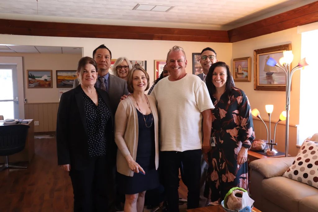 Rep Castor visits SVdP CARES to Honor Veterans